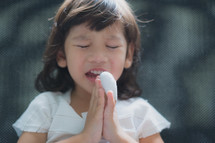 praying child with a hurt hand 