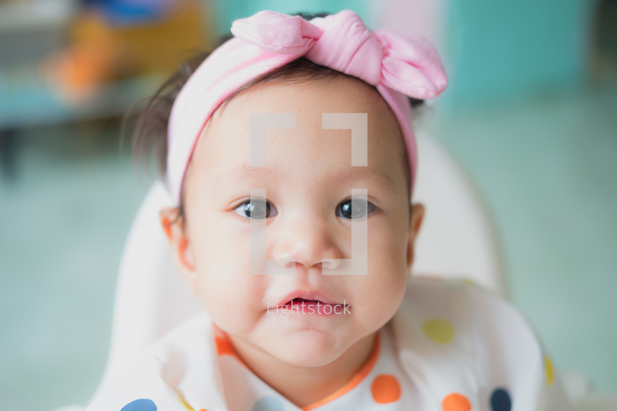 face of an infant girl 