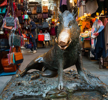 bronze pig statue 