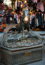 bronze pig statue 