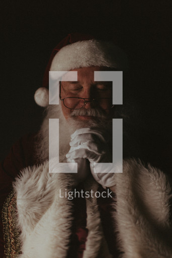 A praying santa claus — Photo — Lightstock