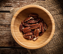 pecans in a bowl 