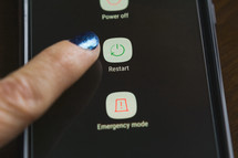restart and emergency mode buttons on a smartphone 
