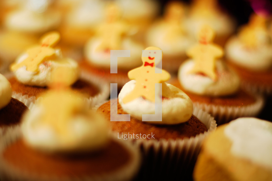 gingerbread men on cupcakes 