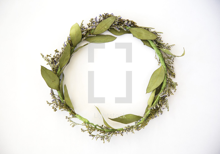 wreath of dried flowers and leaves 