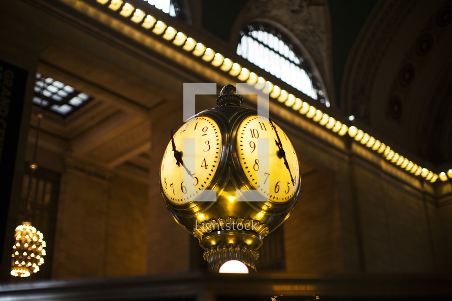 clock in grand central station