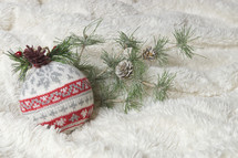 knit Christmas ornament 