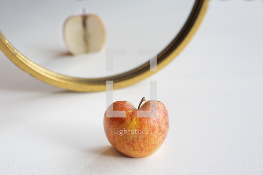 reflection of an apple in a mirror 