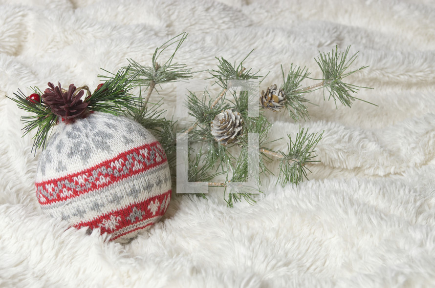 knit Christmas ornament 