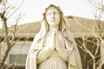 praying statue of Mary 