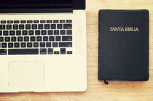 laptop and a Santa BIblia (Bible)