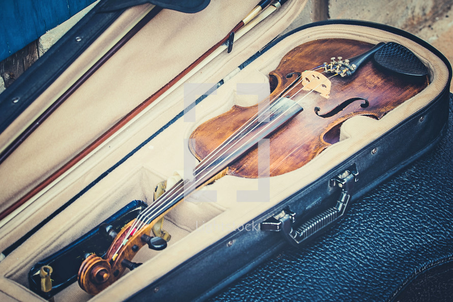 a violin in a case 