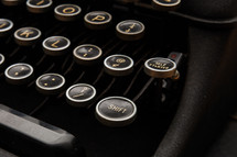 keys on an antique typewriter 