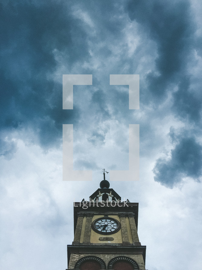 clock tower and clouds in the sky