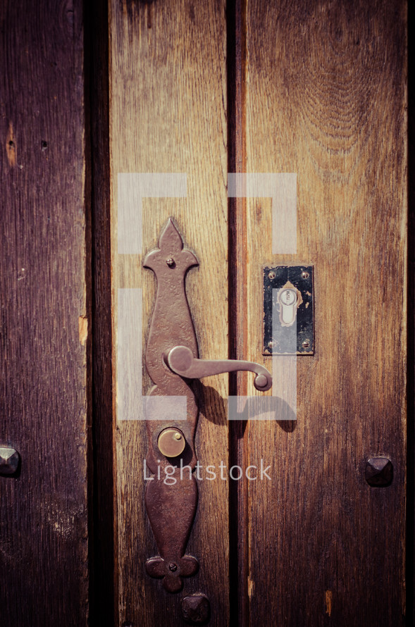 door handle on a wood door 