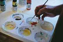 artist and paint palate 