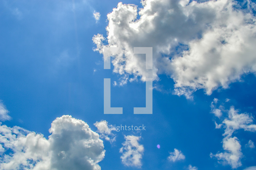 white clouds in the blue sky 