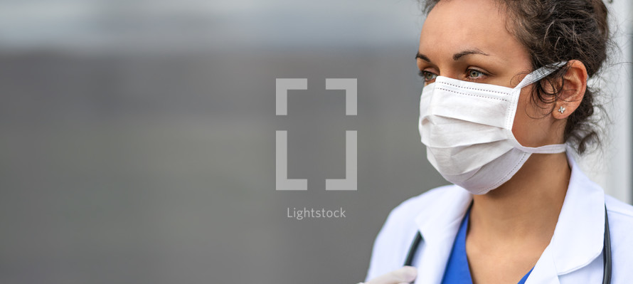 female doctor wearing a surgical mask 