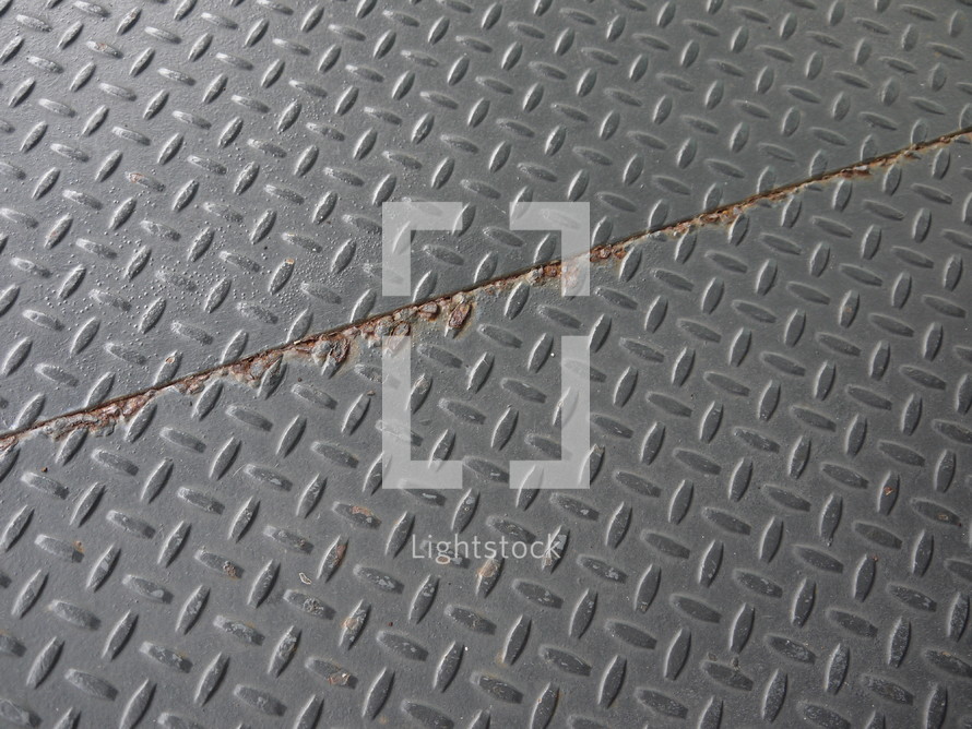 metal grate pattern 