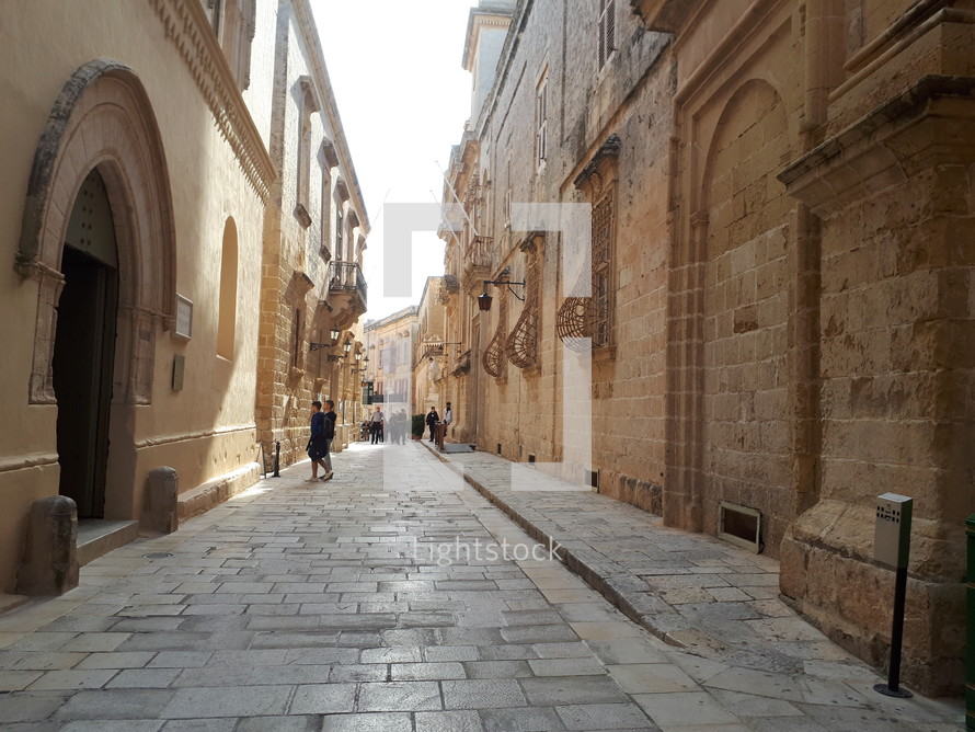 narrow streets of Greece