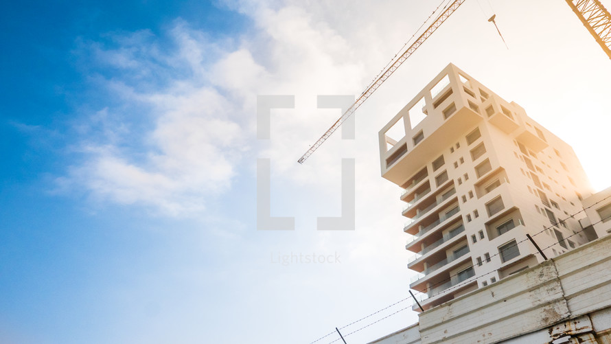 a construction crane over a building in a city 