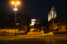 The Arch of Constantine at night 