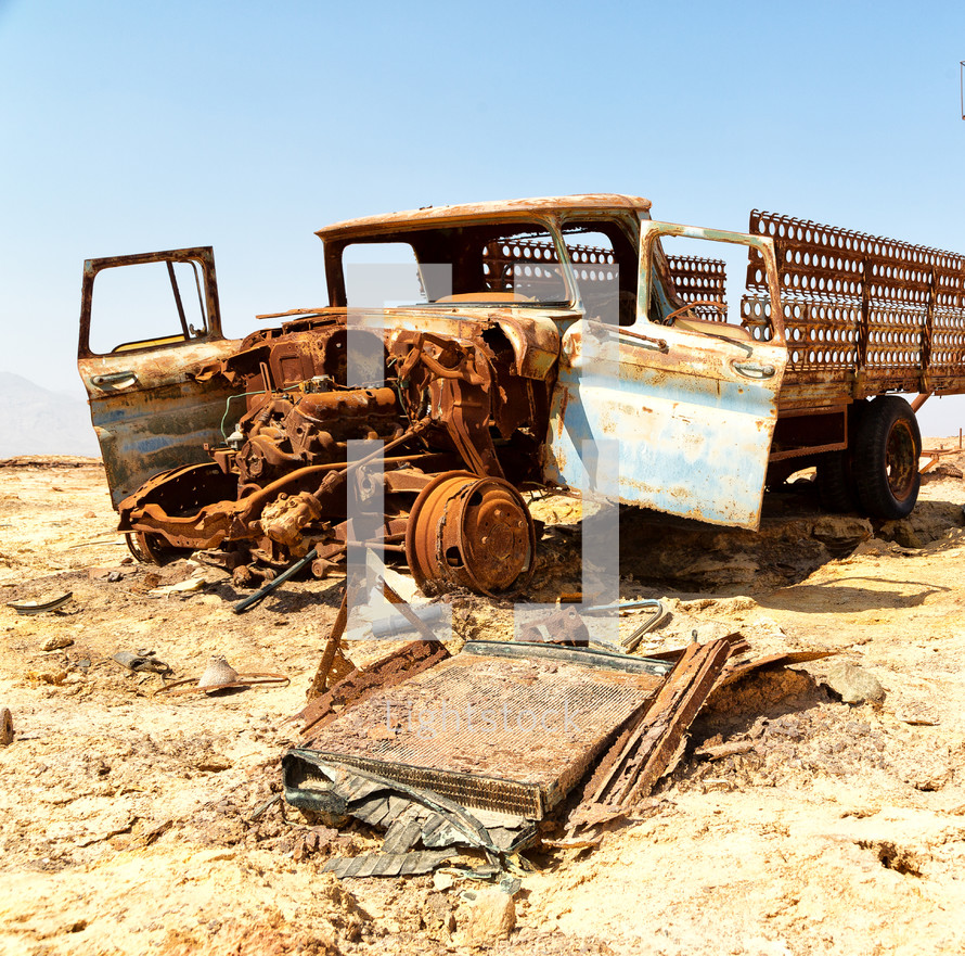 abandoned rusty truck in a desert 