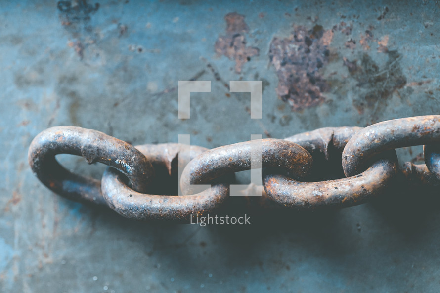 rusty chain links 