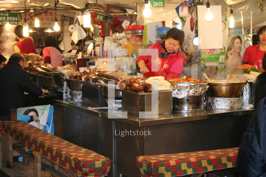 woman cooking in a restaurant in Korea 