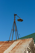 Light on top of rusty, metal building