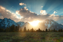 rays of sunlight behind mountains 