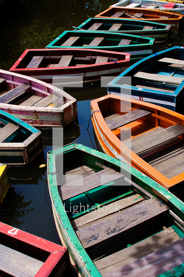 boats in water 