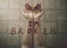 I'm broken on wrists 