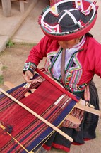 woman weaving in Peru 