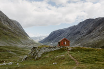a cabin in a valley in Norway 