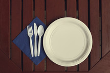 paper plate place setting 