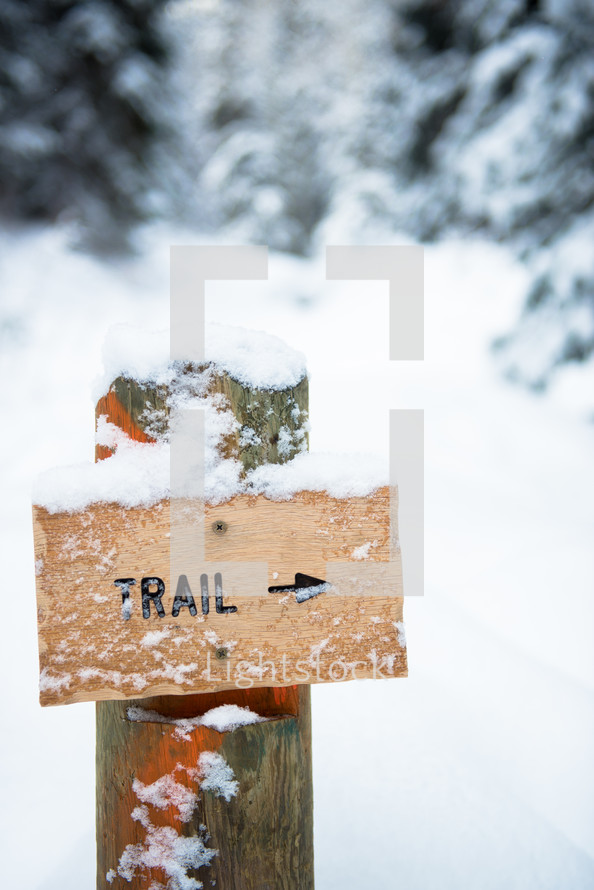 trail sign in snow 