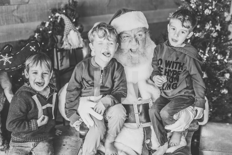 kids in santa's lap 
