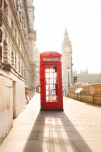 red telephone booth in London 