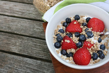 granola, yogurt, and berries 