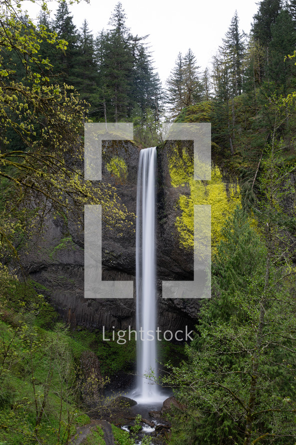 waterfall in Oregon 