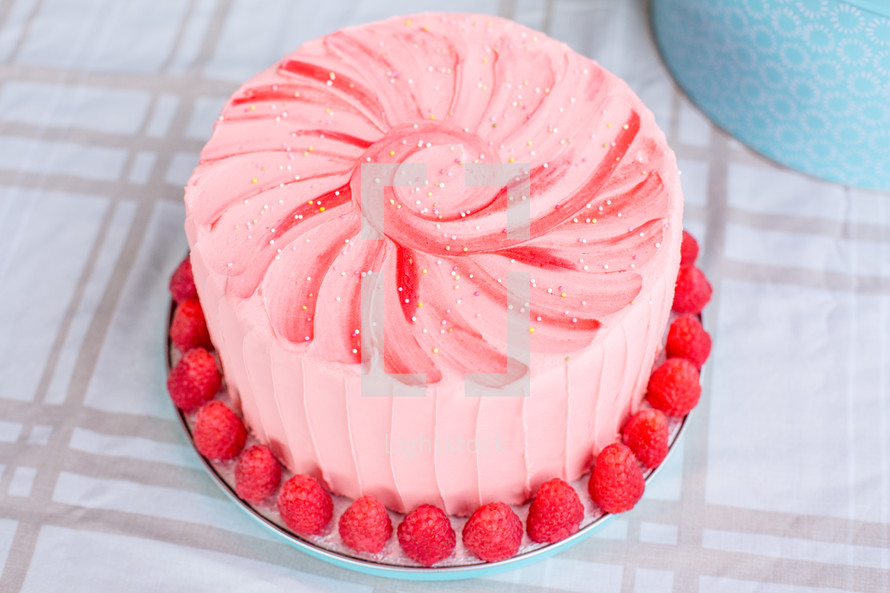 pink cake 