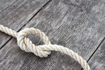 knot in rope on wood background 