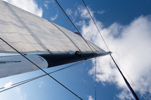 sails and mast on a sailboat 
