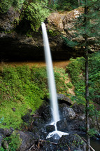 a plunge waterfall at SIlver Falls