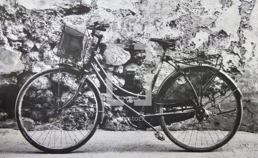 bicycle in black and white 