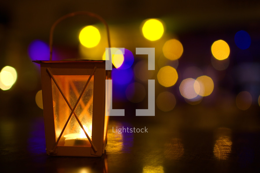 Outdoor lantern with dim light