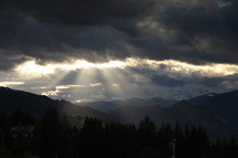 rays of sunlight shining through the clouds 