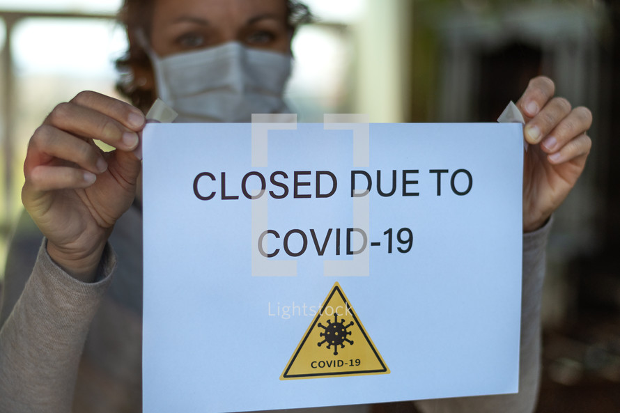 Closed due to Covid-19 sign 