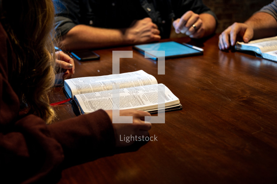 men and women reading Bibles 